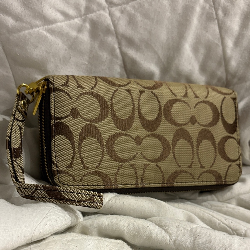 Coach Authentic Original Vintage Real Tan Brown Gold Signature Wristlet Wallet